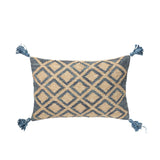 Détail du coussin rectangulaire J-Line, vue sur le motif losanges