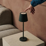 Lampe de table nervurée vert olive Maya