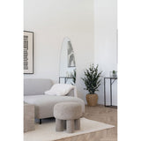 Tapis en laine ivoire sur parquet en bois