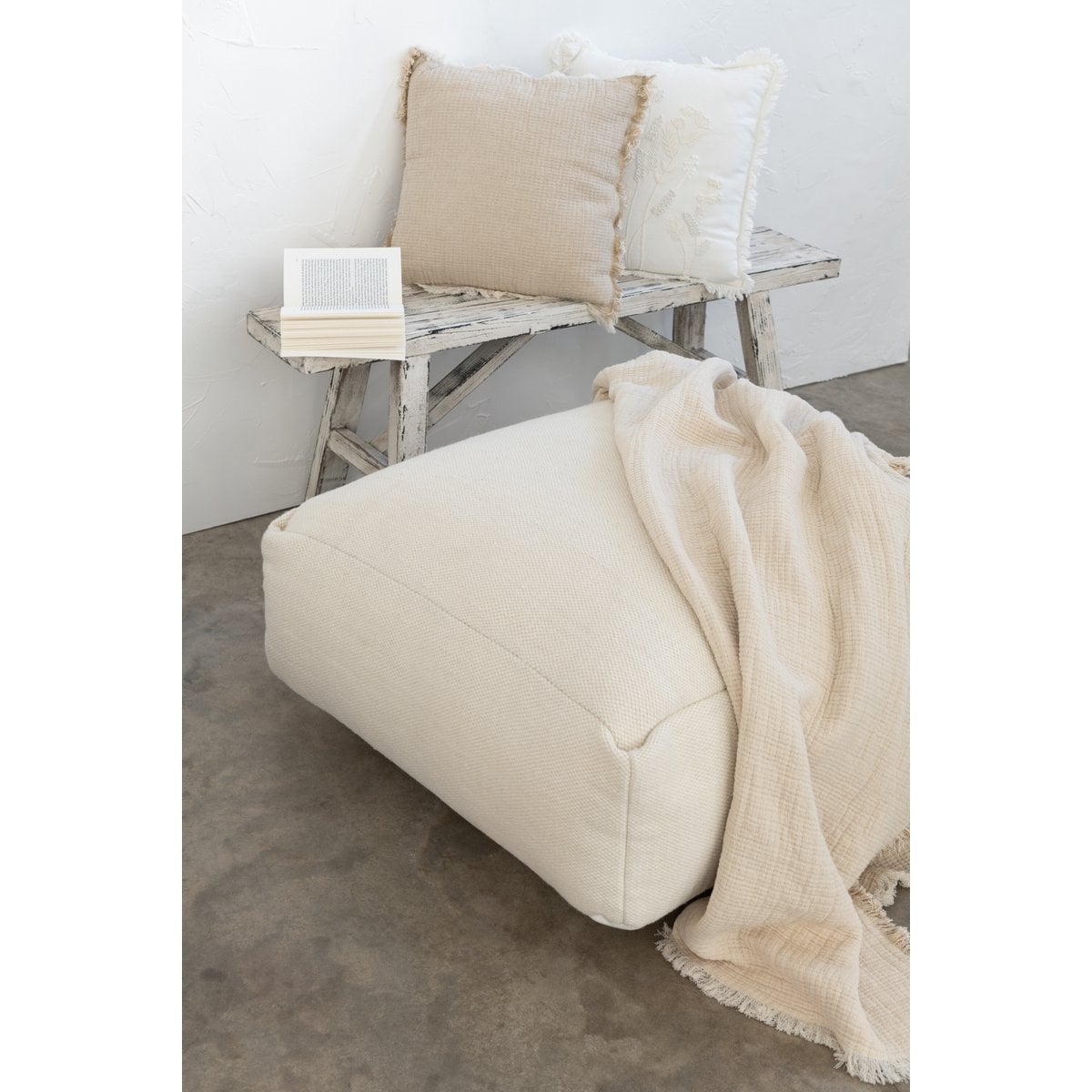 Coussin Franges Mousseline sur canapé, ambiance bohème chic