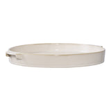Vue rapprochée du plateau en céramique blanc avec détails de texture