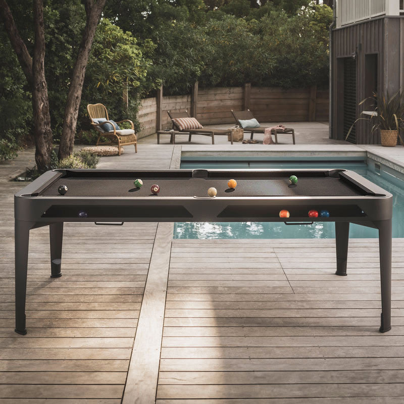 Billard Hyphen outdoor installé dans un jardin