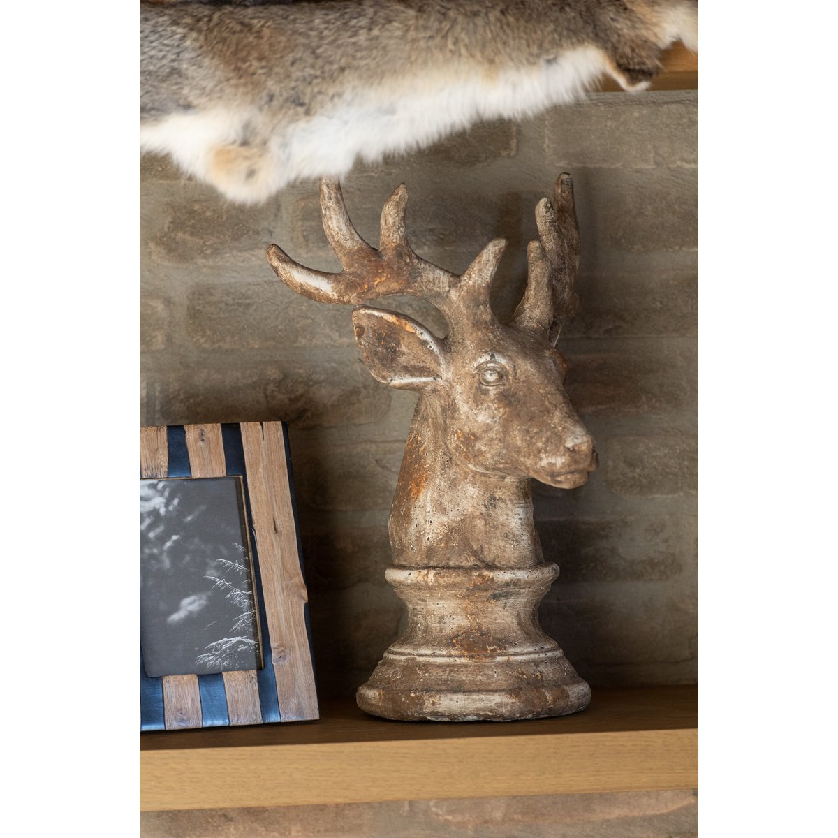Figurine cerf J-Line en polyrésine taupe, vue de face