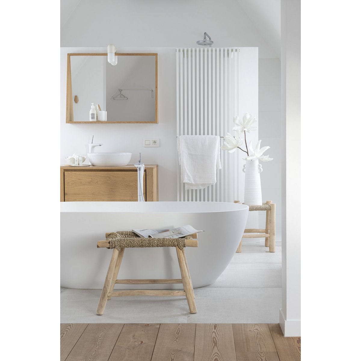 Détail du vase Kegel J-Line, céramique blanche, dimensions