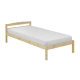 Lit en bois dans une chambre moderne, ambiance chaleureuse