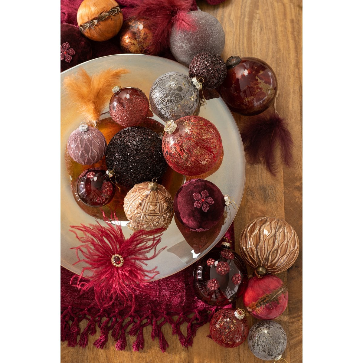 Boule de Noël en verre bordeaux J-Line avec motifs floraux