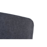 Ensemble de chaises noires modernes dans une salle à manger