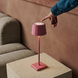Lot de 8 lampes de table rechargeables rose avec station