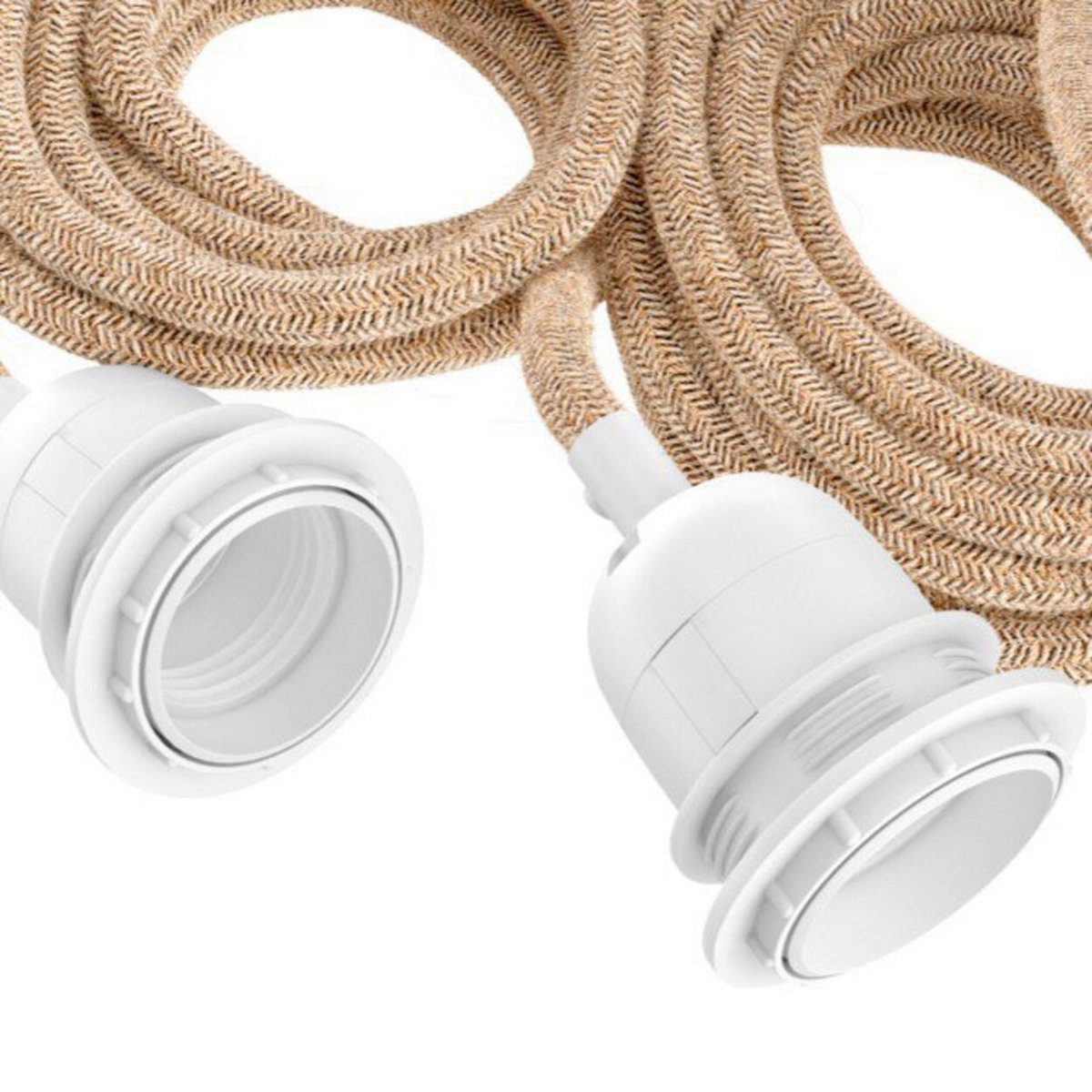 Vue rapprochée du plafonnier en coton, mettant en avant son design épuré et minimaliste.