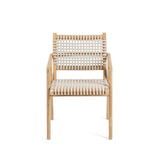 Chaise Trikeri dans une salle à manger moderne, ambiance chaleureuse