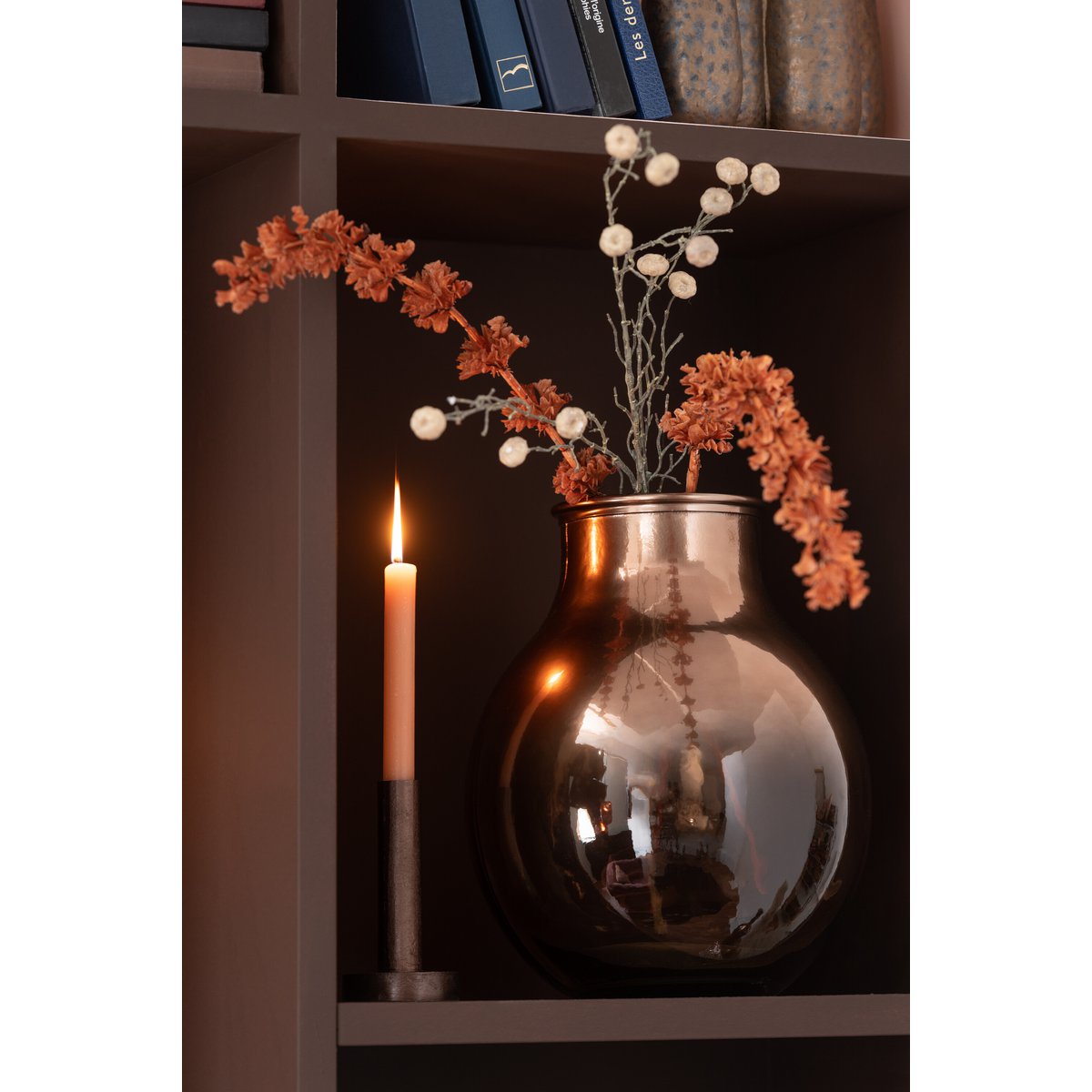 Bougeoirs J-Line sur une table, lumière douce