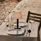 Lampe de table rechargeable en bois noir Zoë