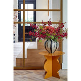 Vue d'ensemble de la table d'appoint Rafi dans un intérieur chic