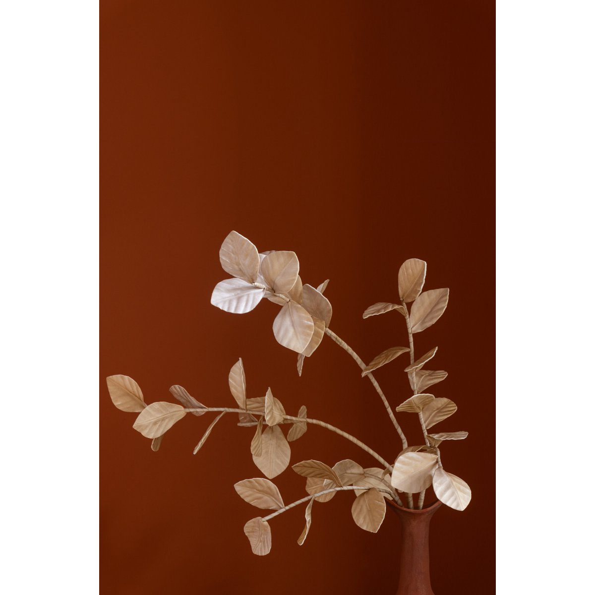 Détail de la branche de décoration J-Line Feuilles Eva - texture et couleur