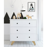 Commode Moebilia dans une chambre moderne, mise en scène