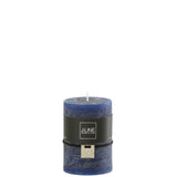 Gros plan sur la texture de la bougie cylindrique J-Line bleue