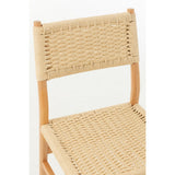 Chaise Lap sur un parquet clair, accent sur le style scandinave