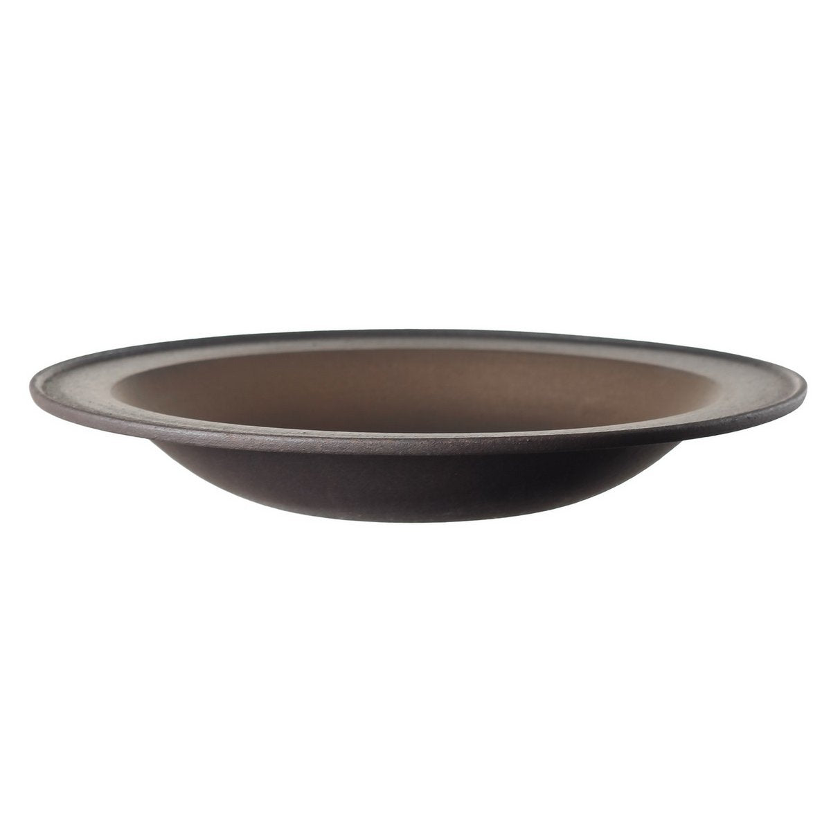 Bol plat en céramique sur fond neutre