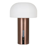 Gros plan sur le socle en cuivre de la lampe LED Soham