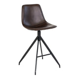 Détail du siège rembourré en cuir PU marron de la chaise Monaco