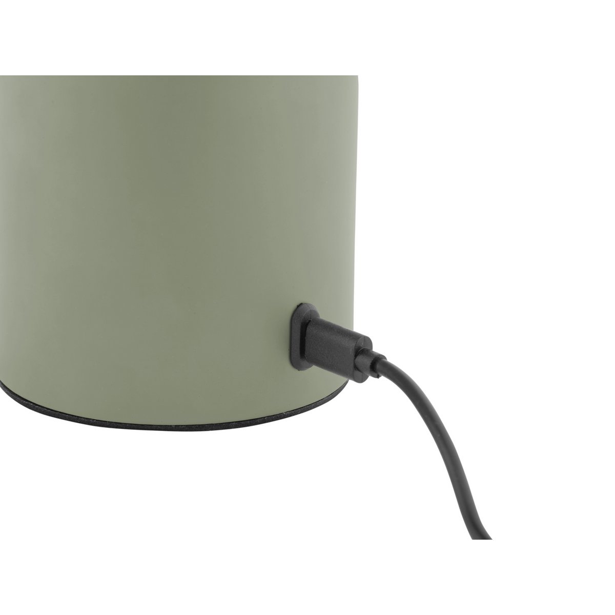 Lampe Camp LED sur un bureau moderne, ajoutant une touche d'élégance