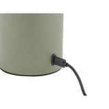 Lampe Camp LED sur un bureau moderne, ajoutant une touche d'élégance