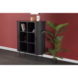 Coffre de tiroirs noir avec objets décoratifs