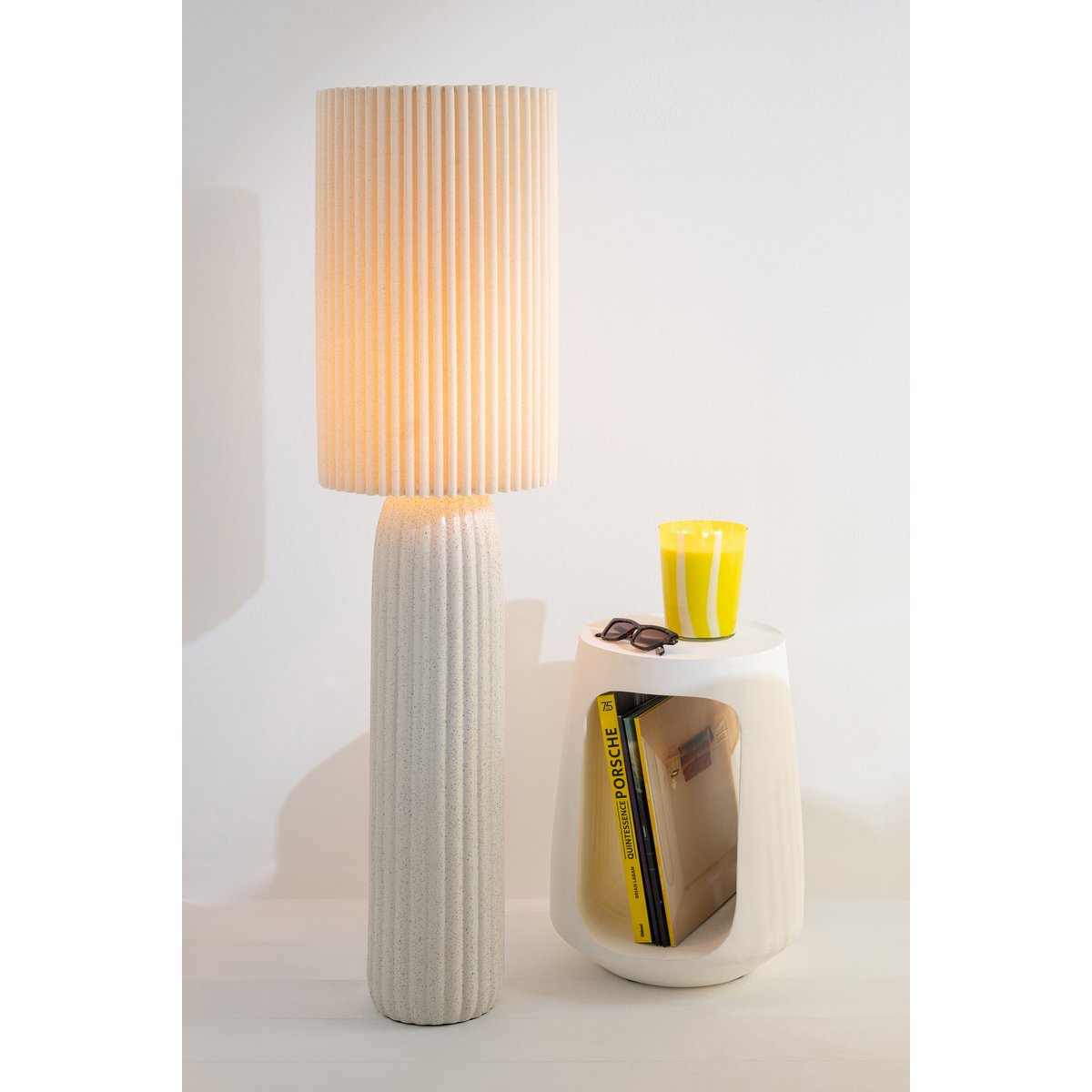 Bougie parfumée J-Line - vue latérale montrant la taille et le design