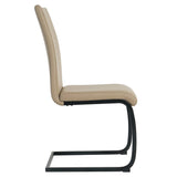 Chaises cantilever modernes dans un salon élégant