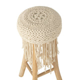 Détail du macramé blanc de la chaise de bar J-Line.
