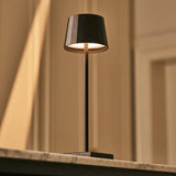 Lampe de table rechargeable noire William