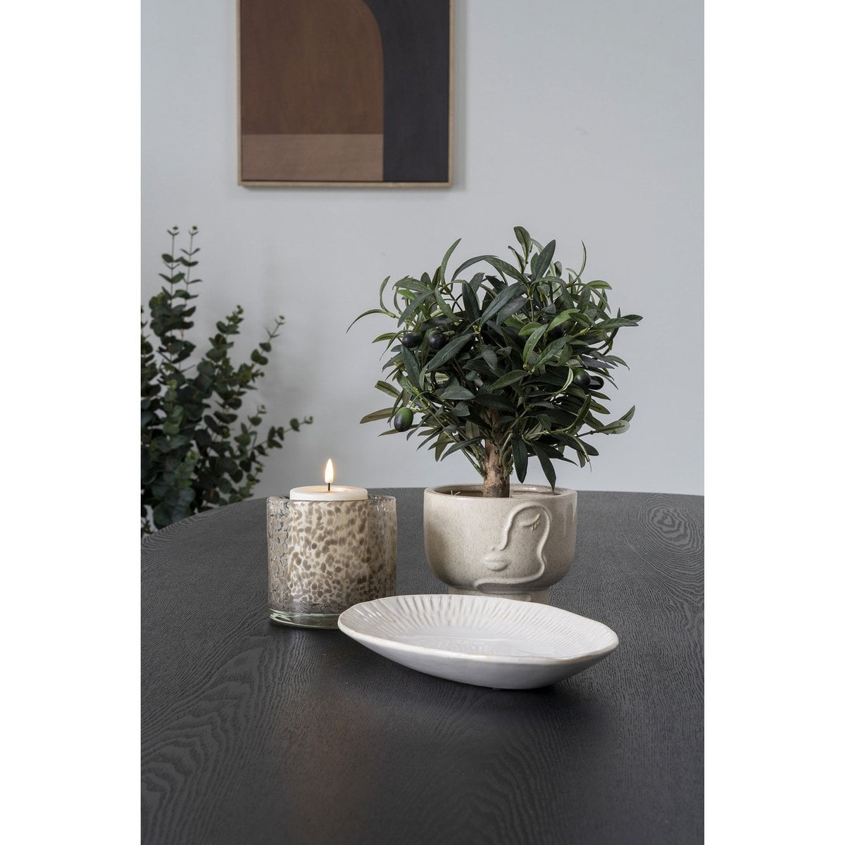 Vue de dessus du pot de fleur en céramique beige