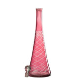 Détail de la carafe J-Line, texture du verre et couleur rouge éclatante