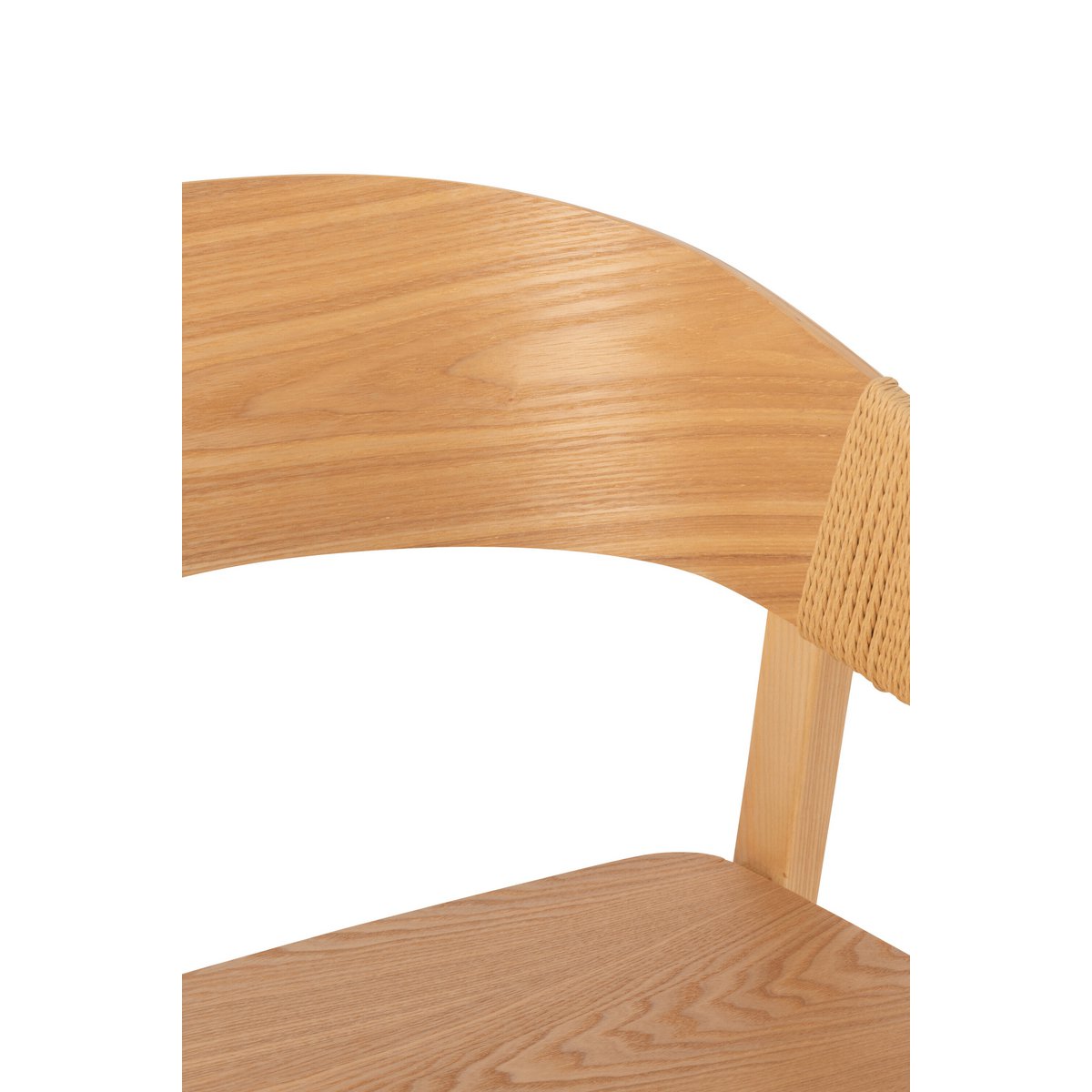 Chaise Naga dans une cuisine élégante