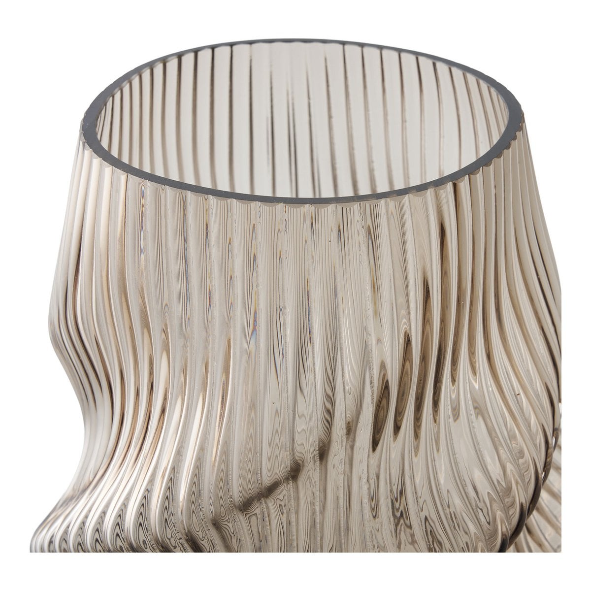 Vase en verre soufflé marron, gros plan sur la texture du verre