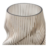 Vase en verre soufflé marron, gros plan sur la texture du verre
