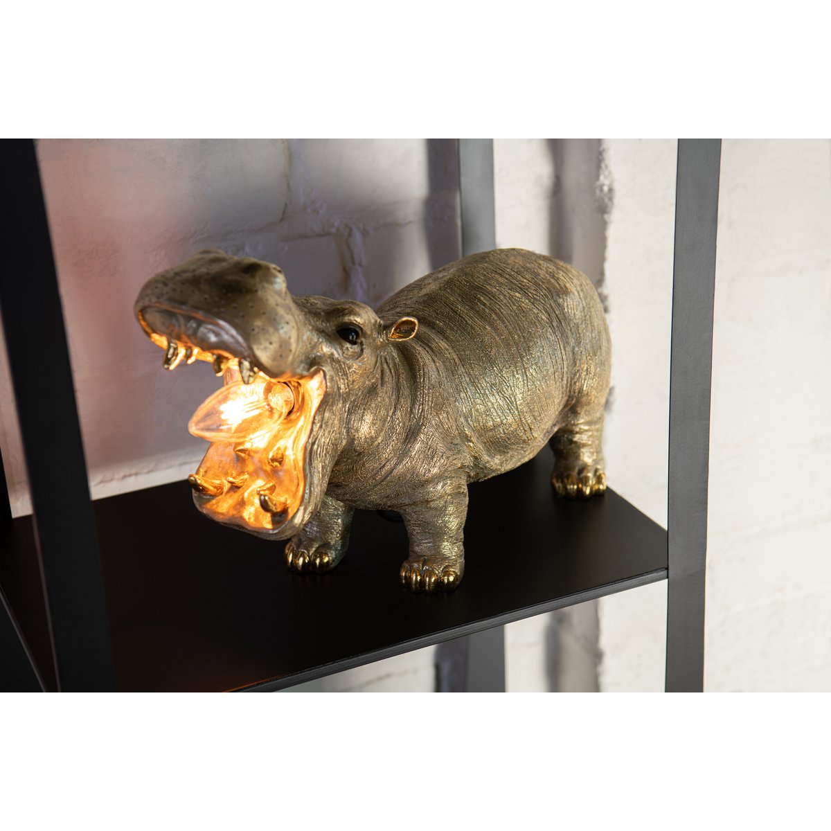 Ambiance cosy avec la lampe de table Hippopotamus allumée
