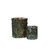 Bougeoir J-Line en verre vert mat, en situation sur table