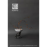 Bol KUNYU30WH sur une table en bois, ambiance moderne