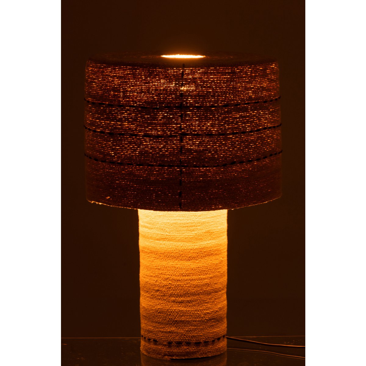 Détail du design élégant de la lampe J-LIGNE LIGNE SPIRES