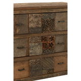 Armoire J-Line avec objets décoratifs sur le dessus