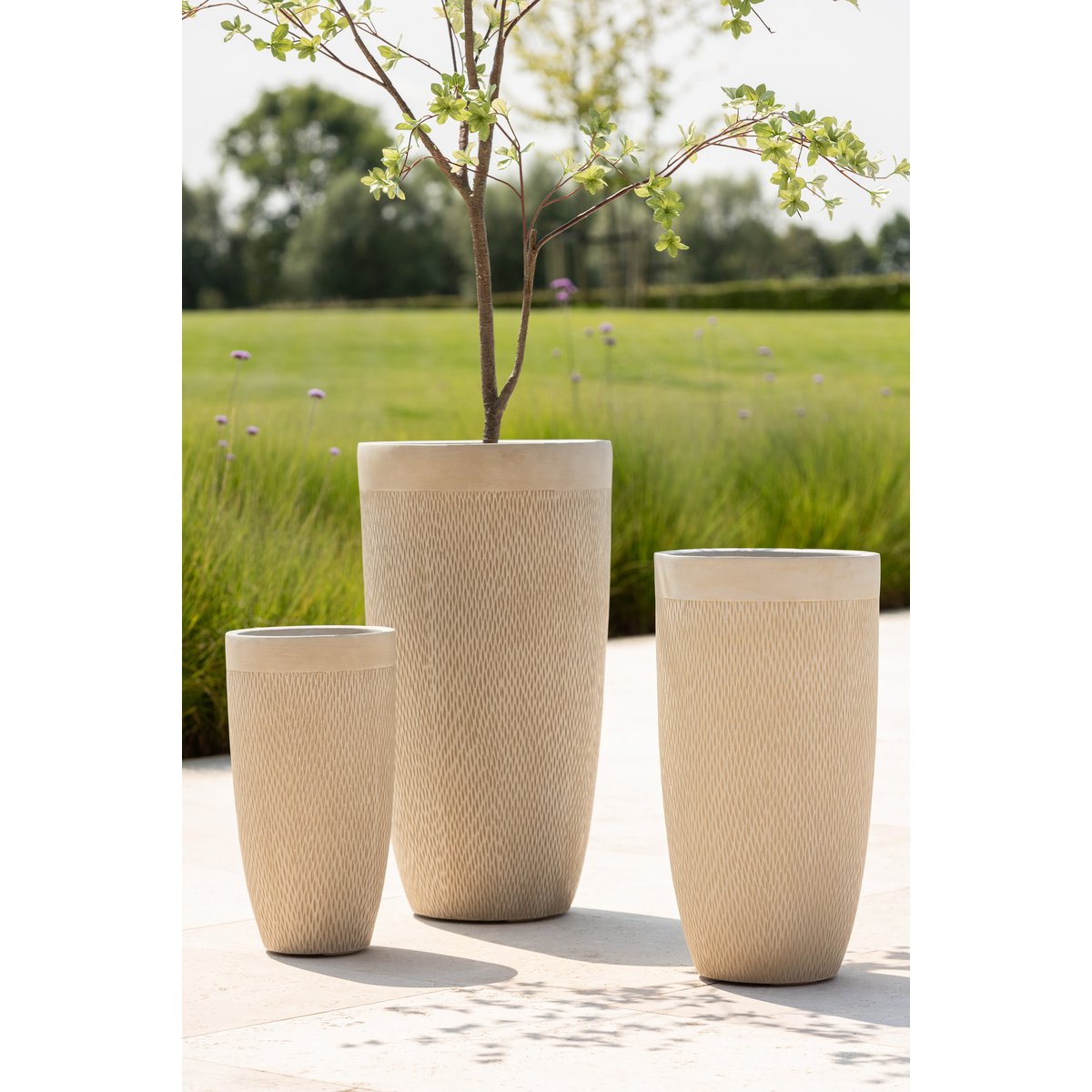Vase J-Line Round Hoog en céramique beige, vue de face