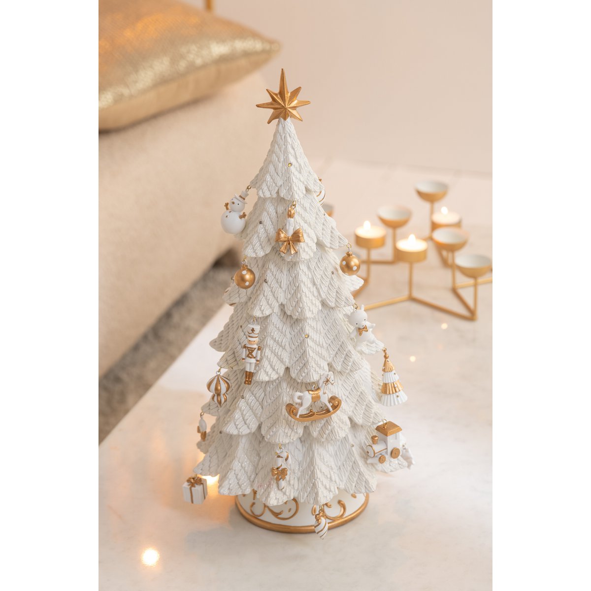 Détail des ornements J-Line en polyresine, décorations de Noël élégantes