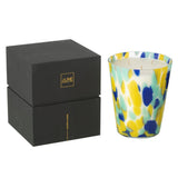 Bougie J-Line Noa sur une table décorée, style luxueux