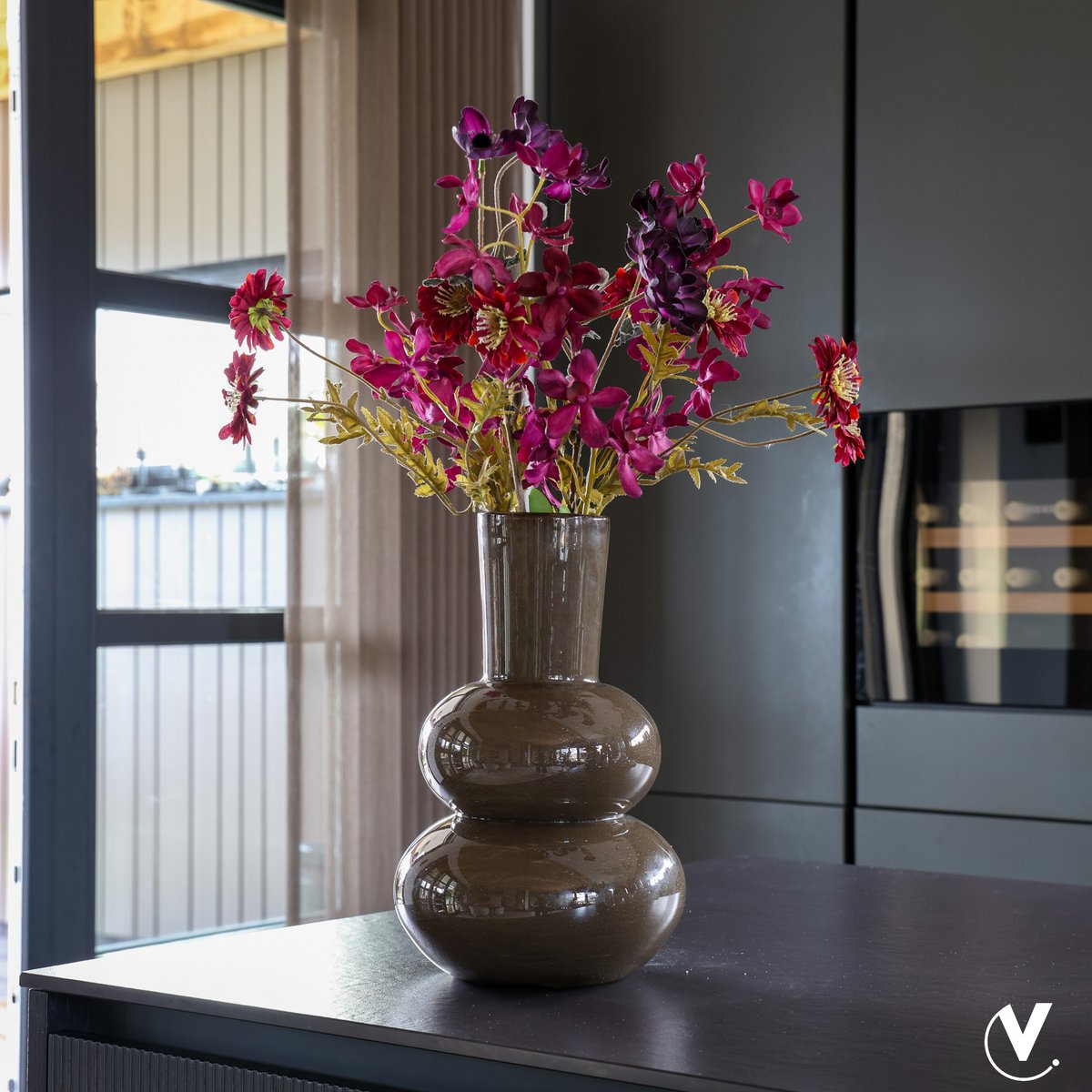 Vase Lindi Elite en verre marron foncé