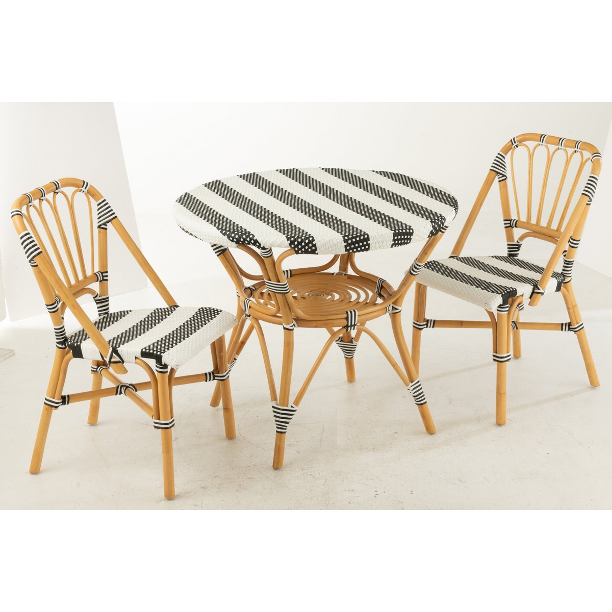 Table Live J-Line avec accessoires de table