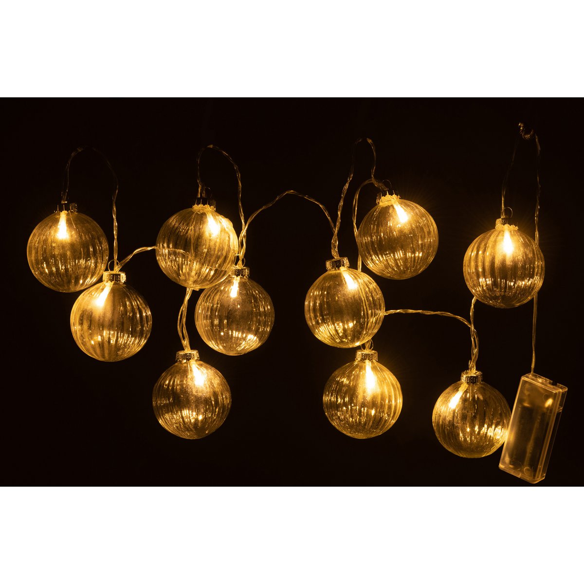 Guirlande J-Line installée dans un salon moderne, ambiance festive