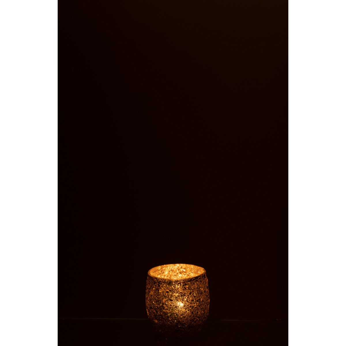 Bougeoir J-Line dans un cadre décoratif moderne, ambiance chaleureuse