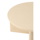 Table basse J-Line Halfy sur un tapis élégant