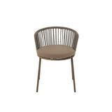 Chaise Toa dans un salon moderne, ambiance chic